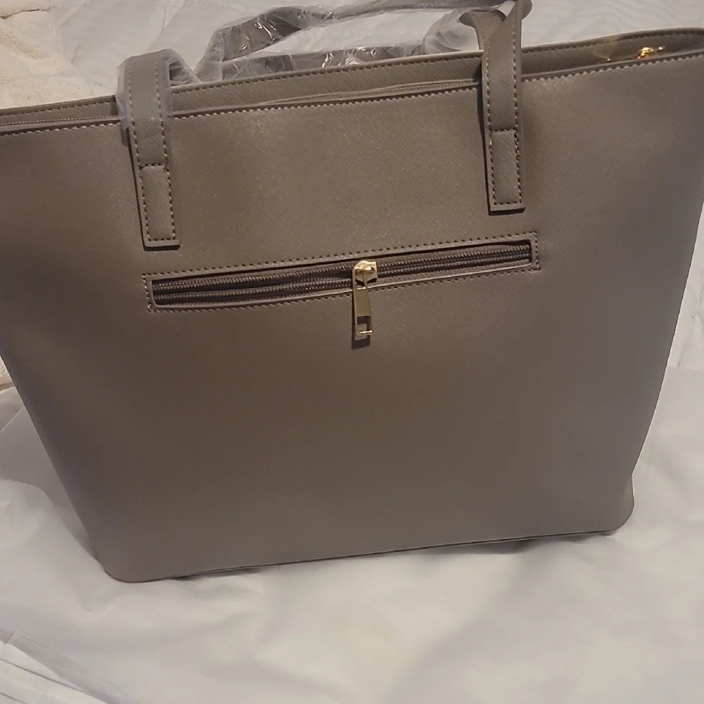Loulu Two-Tone Tote Bag in Cream and Taupe - Picture 4 of 8